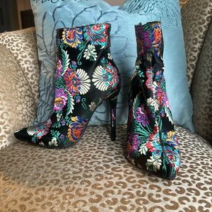 NEW Just Fab Madelina heeled pointed toe bootie with multicolored brocade fabric
